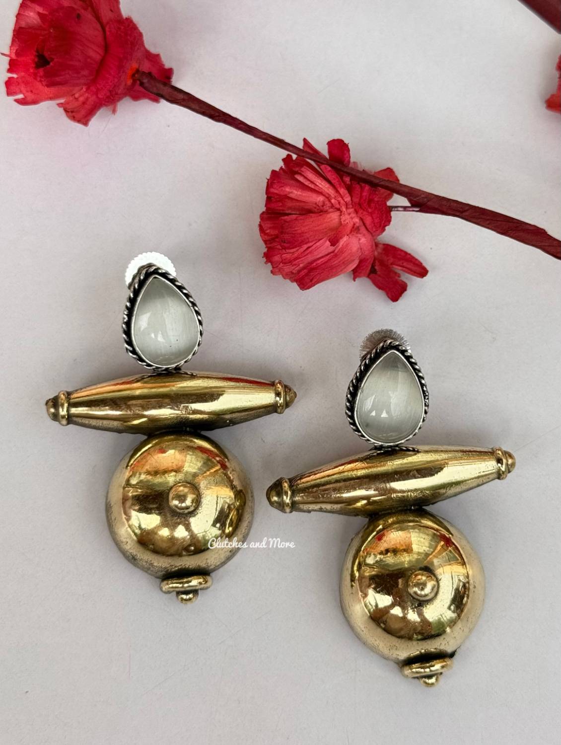 Ava Brass Drops (White)