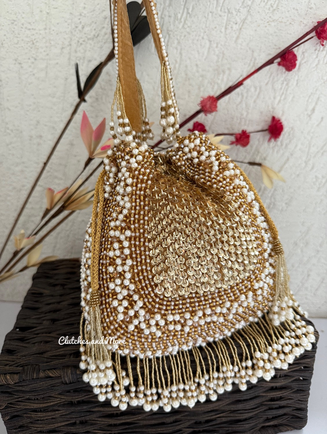 Jhalak Gold White Potli