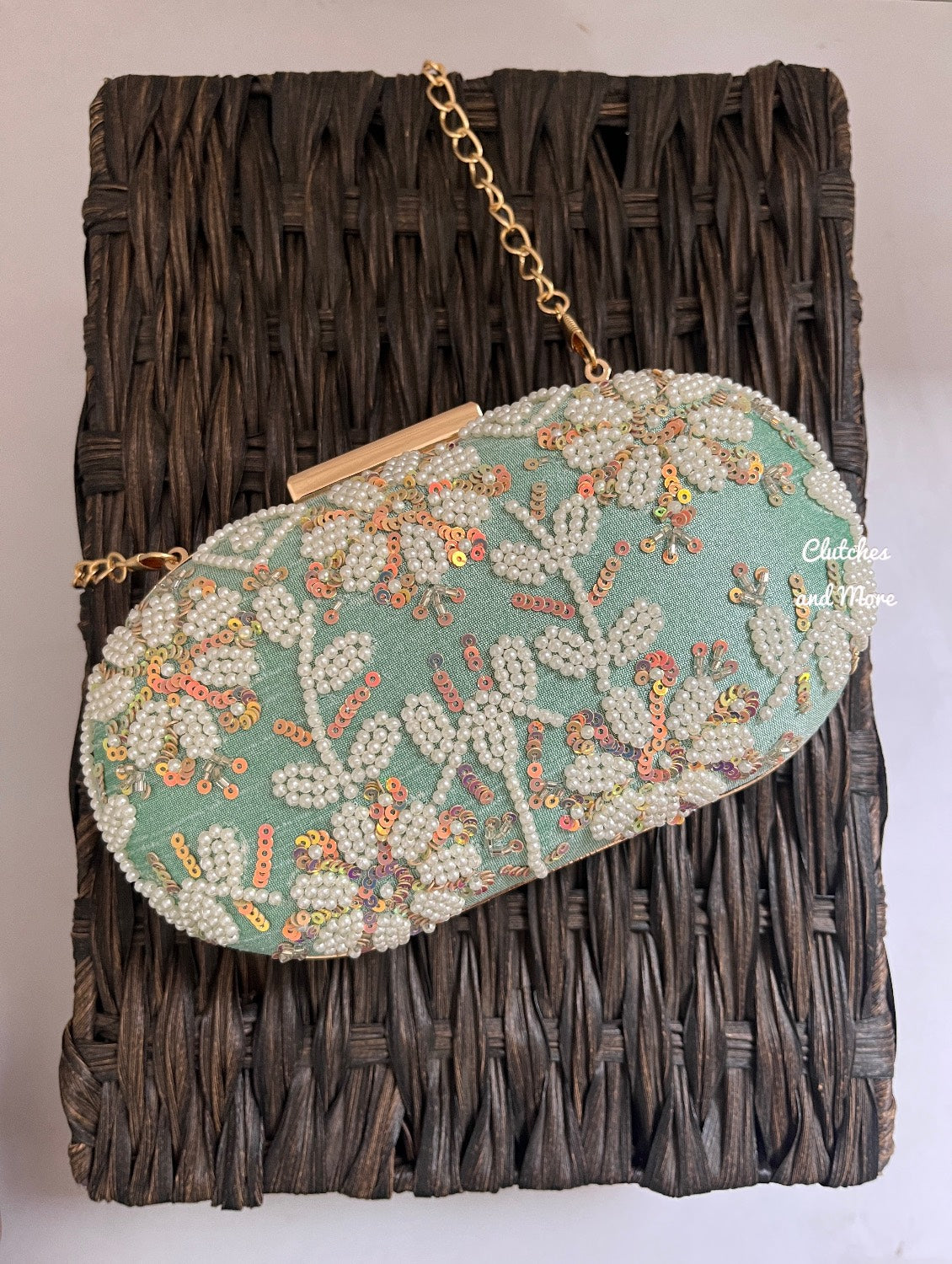 Alya Pastel Green capsule