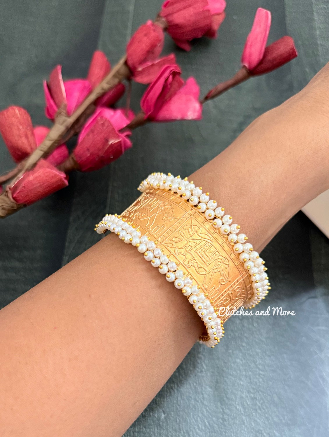 gauhar-e-pearl handcuff