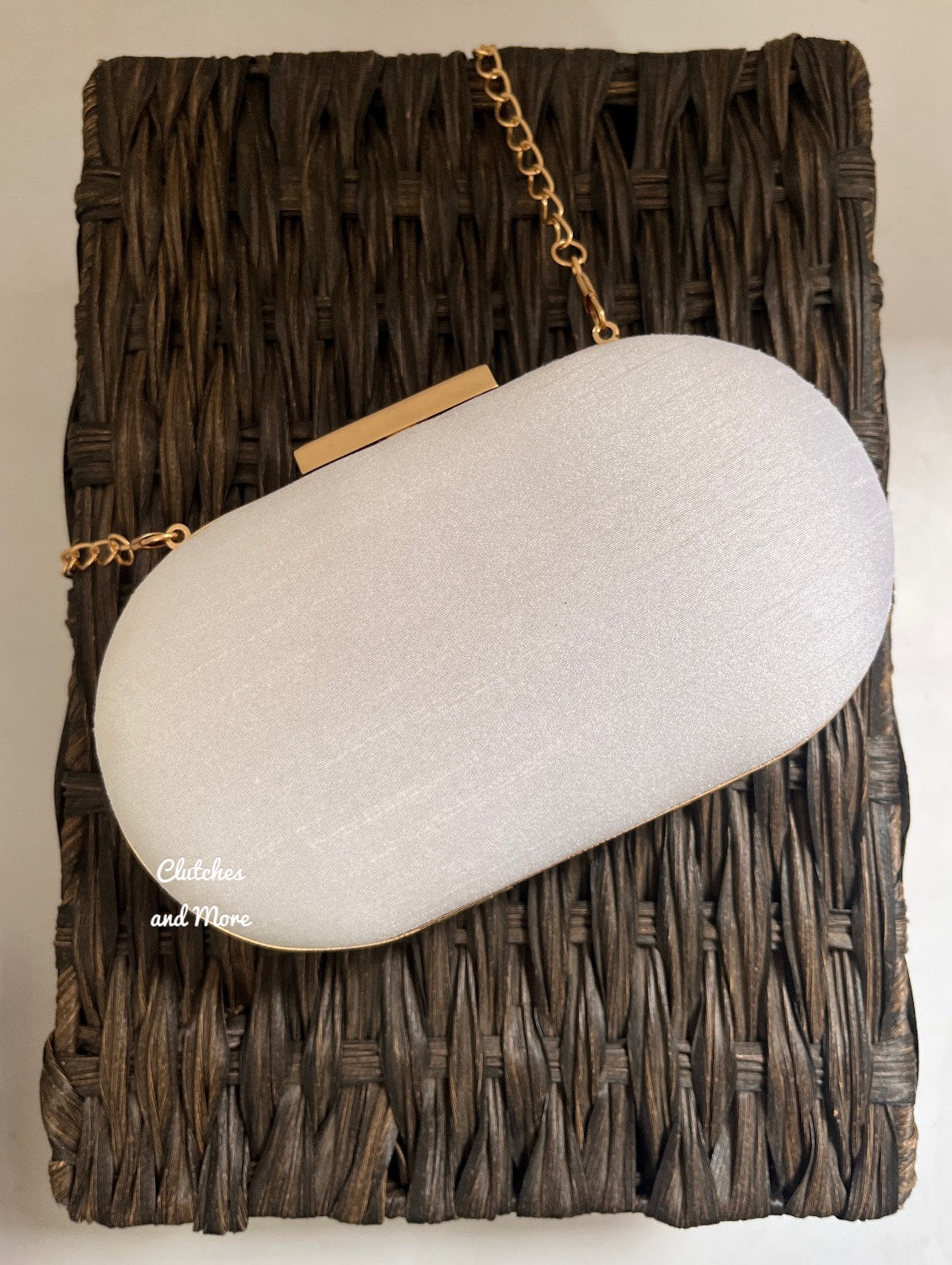 Alya White capsule clutch