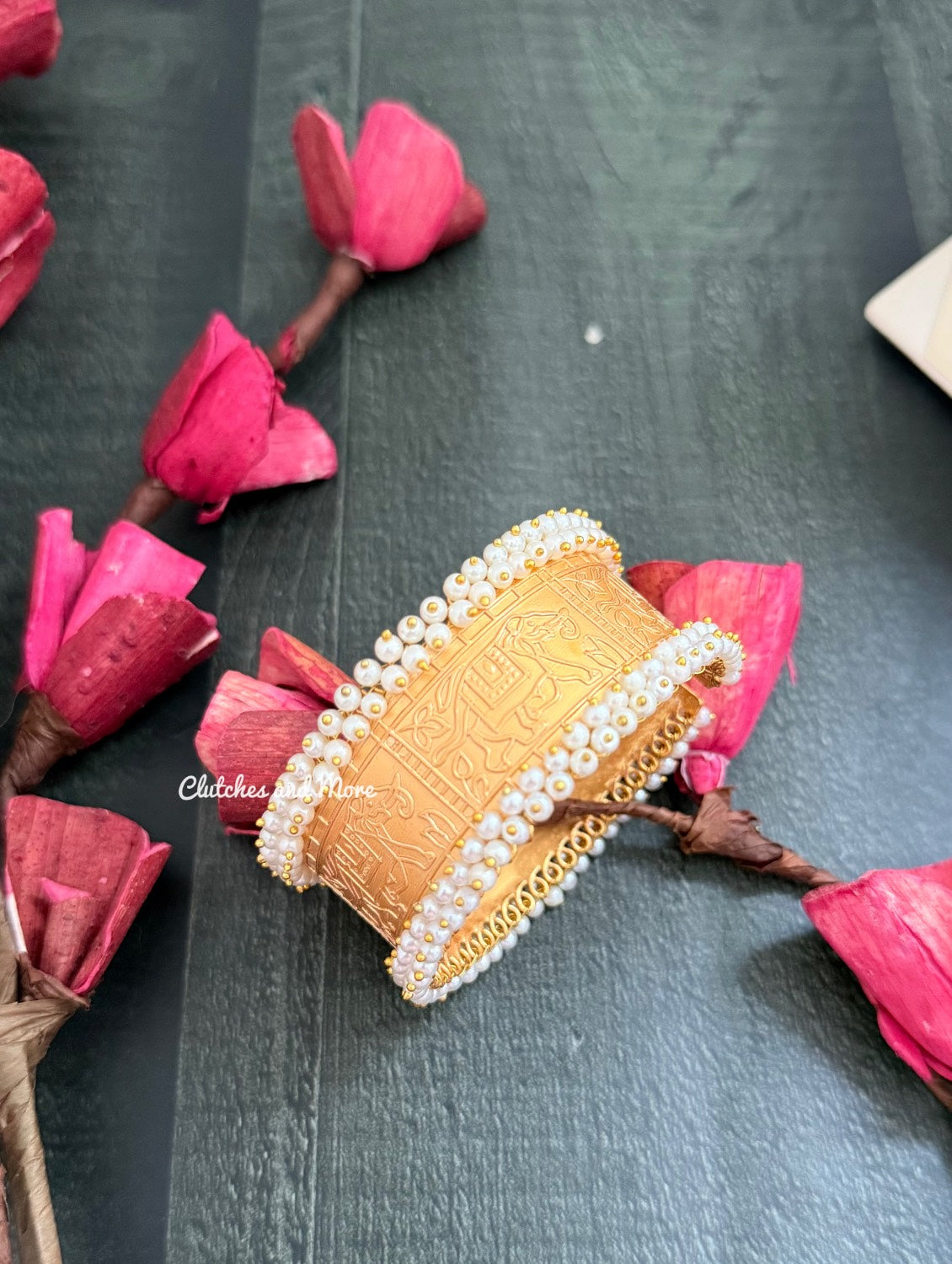 gauhar-e-pearl handcuff