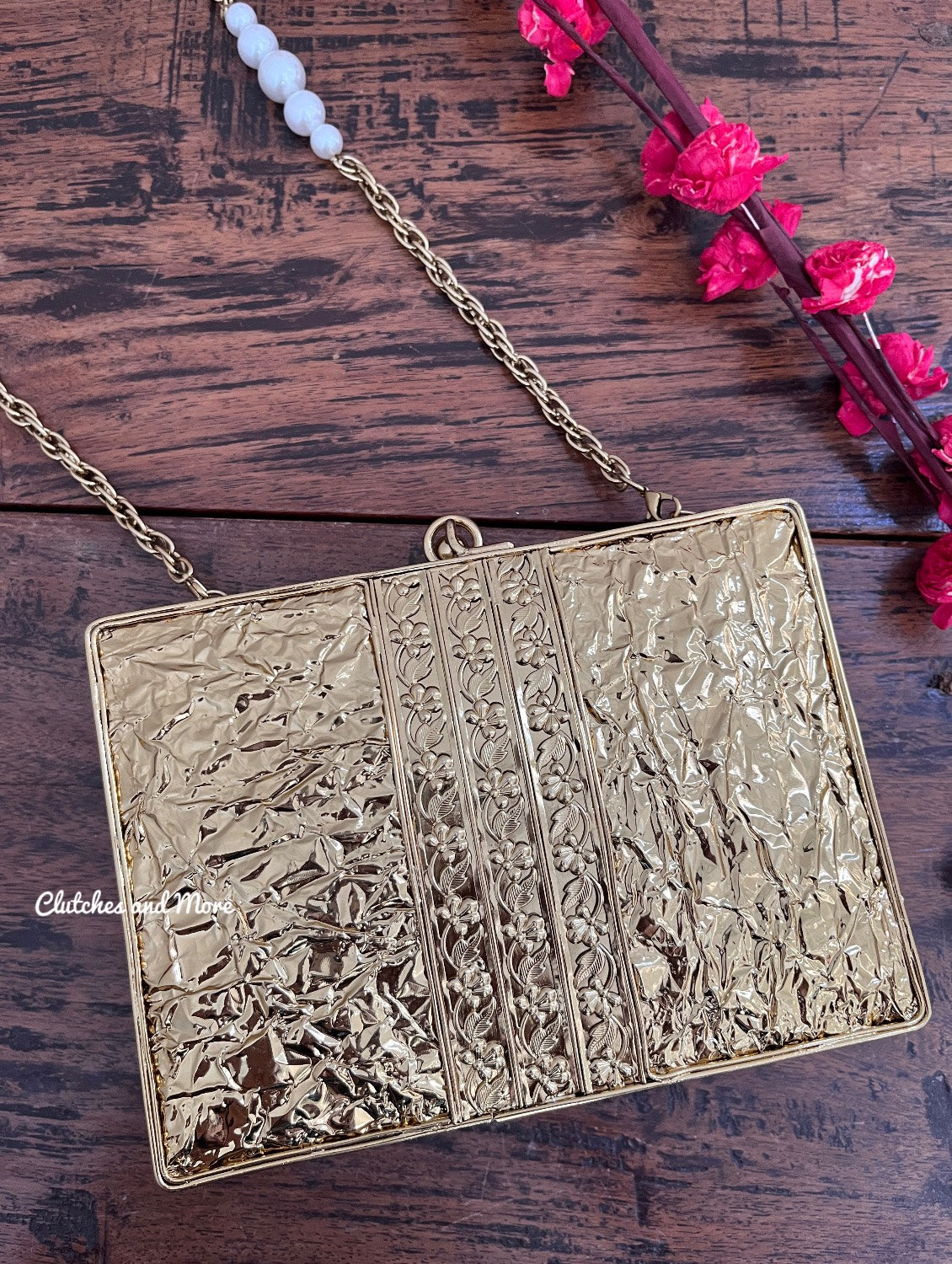 Elizabeth Mother of pearl luxury clutch
