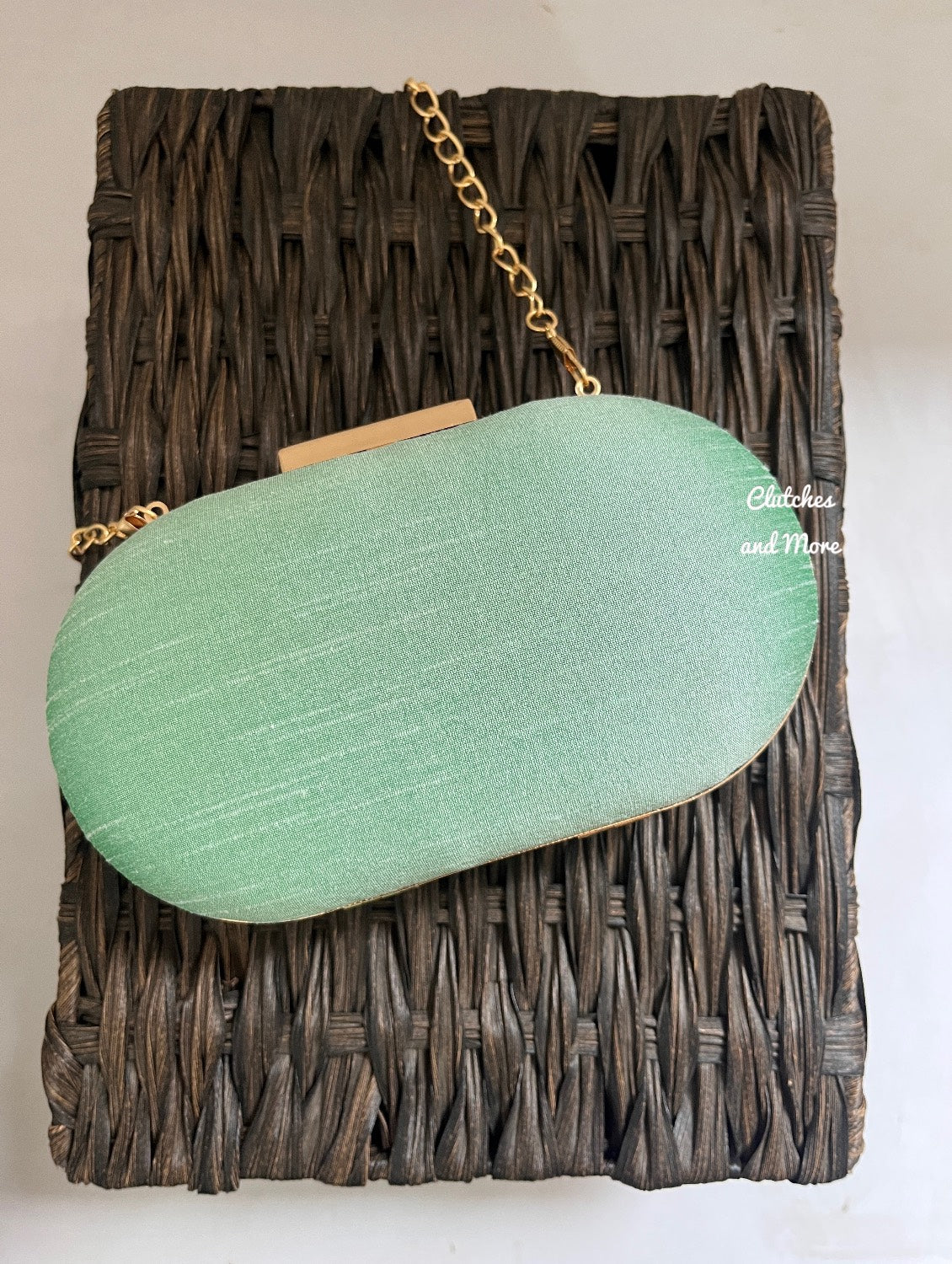 Alya Pastel Green capsule