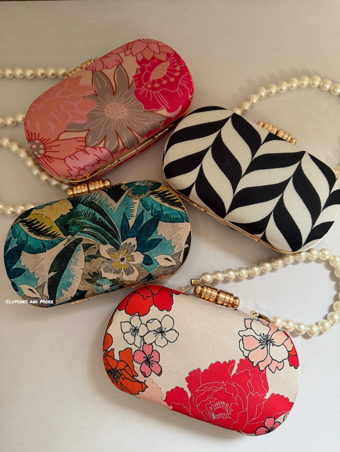 Paradise Black White Clutch