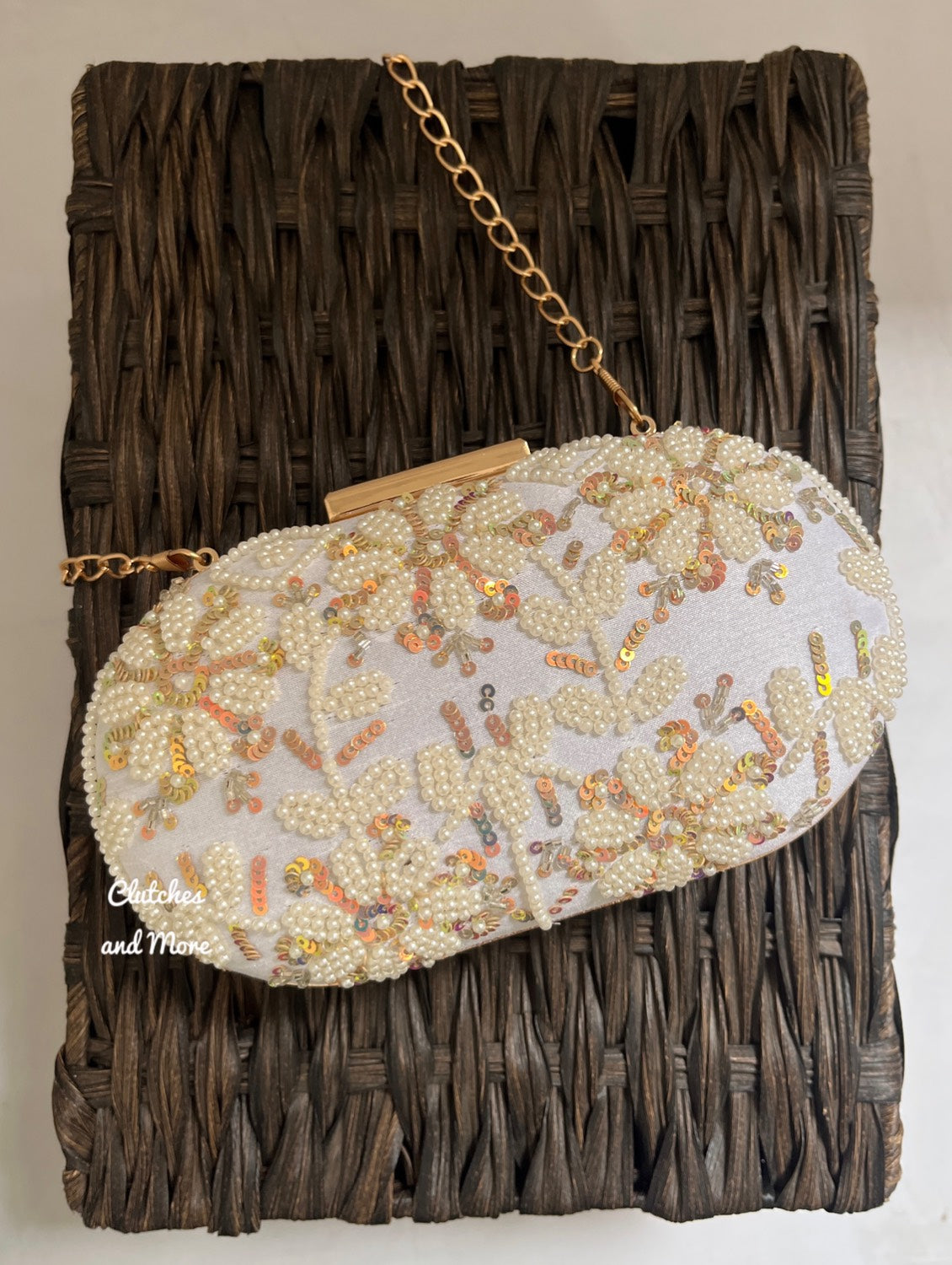 Alya White capsule clutch