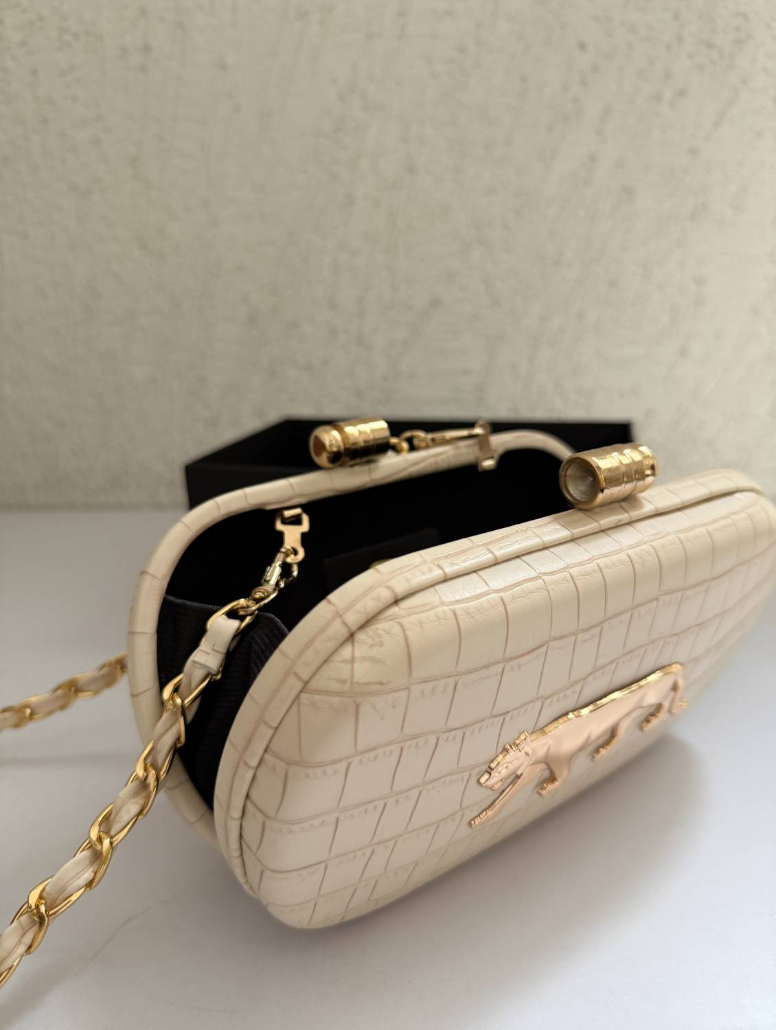 Sabya Off White Croco Texture