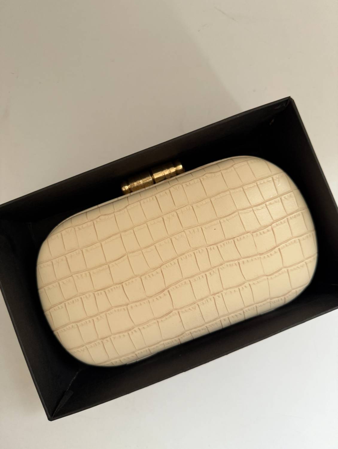 Sabya Off White Croco Texture