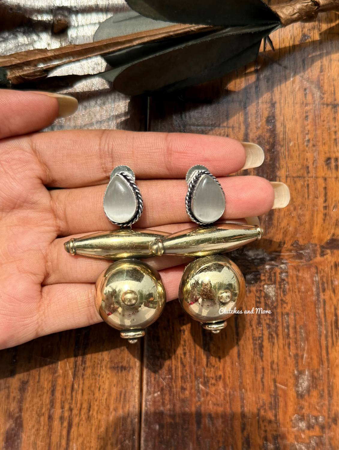 Ava Brass Drops (White)