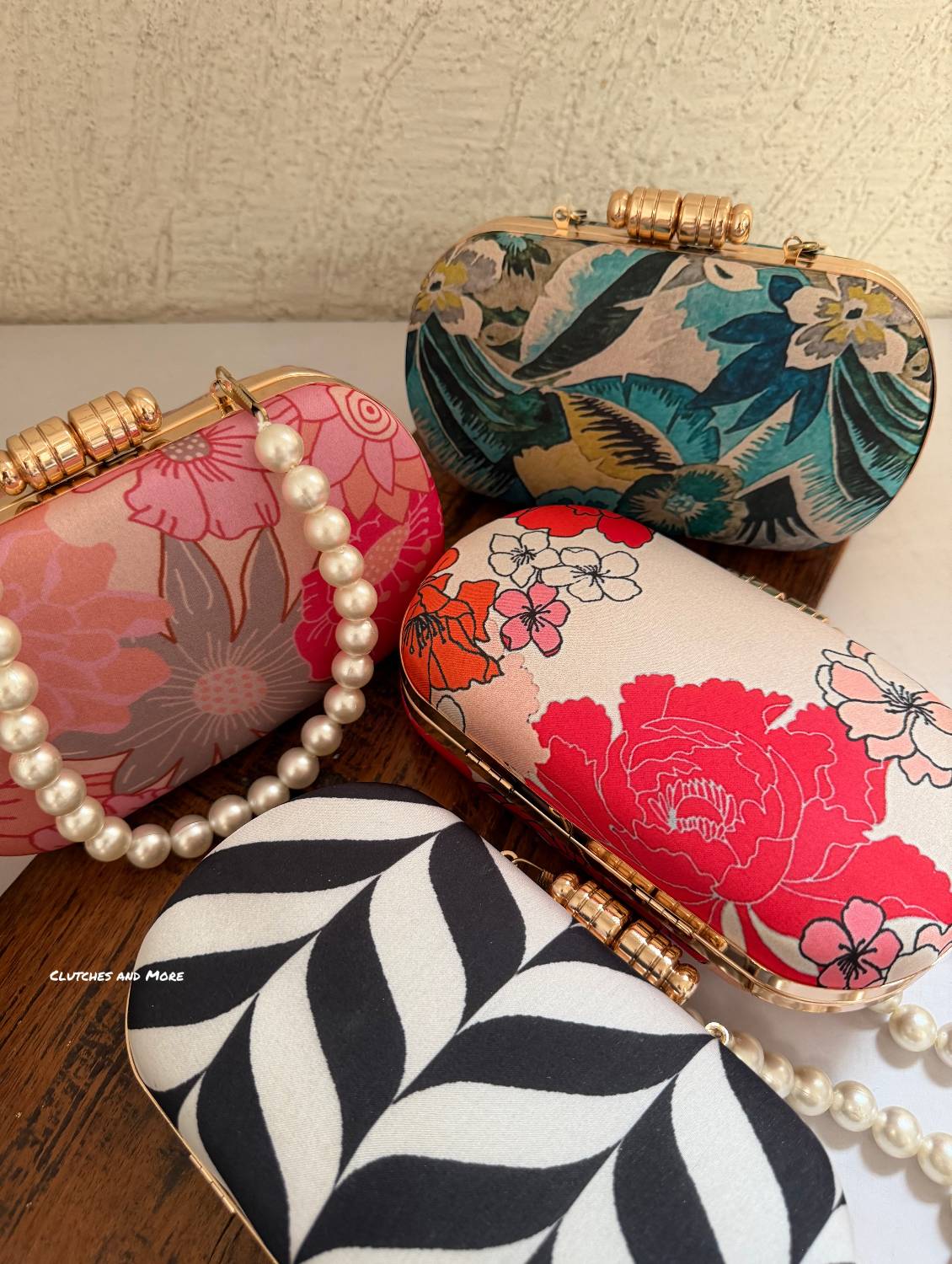 Paradise Black White Clutch