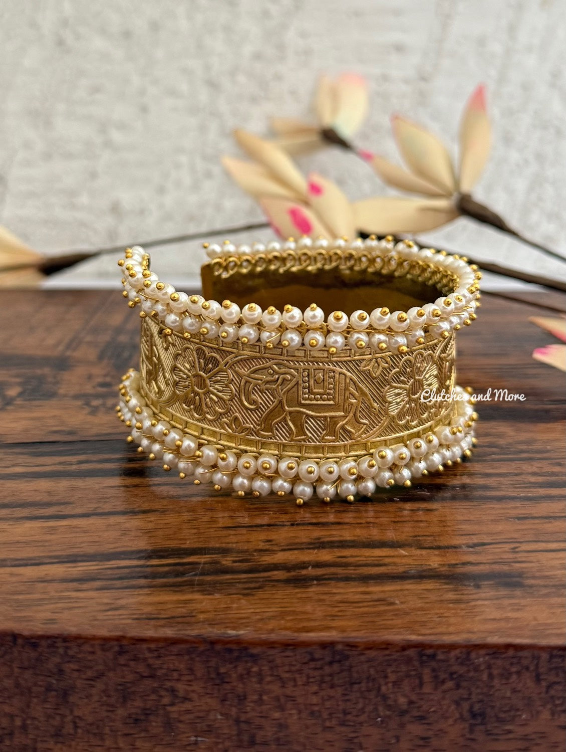 gauhar-e-pearl handcuff