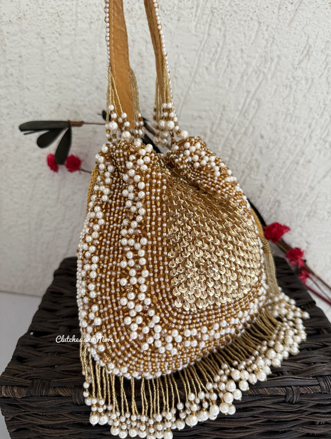 Jhalak Gold White Potli