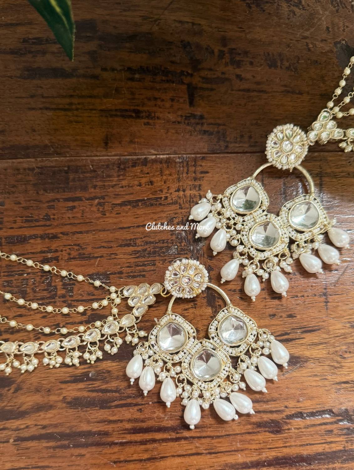Nayra Chandbalis With Earchains