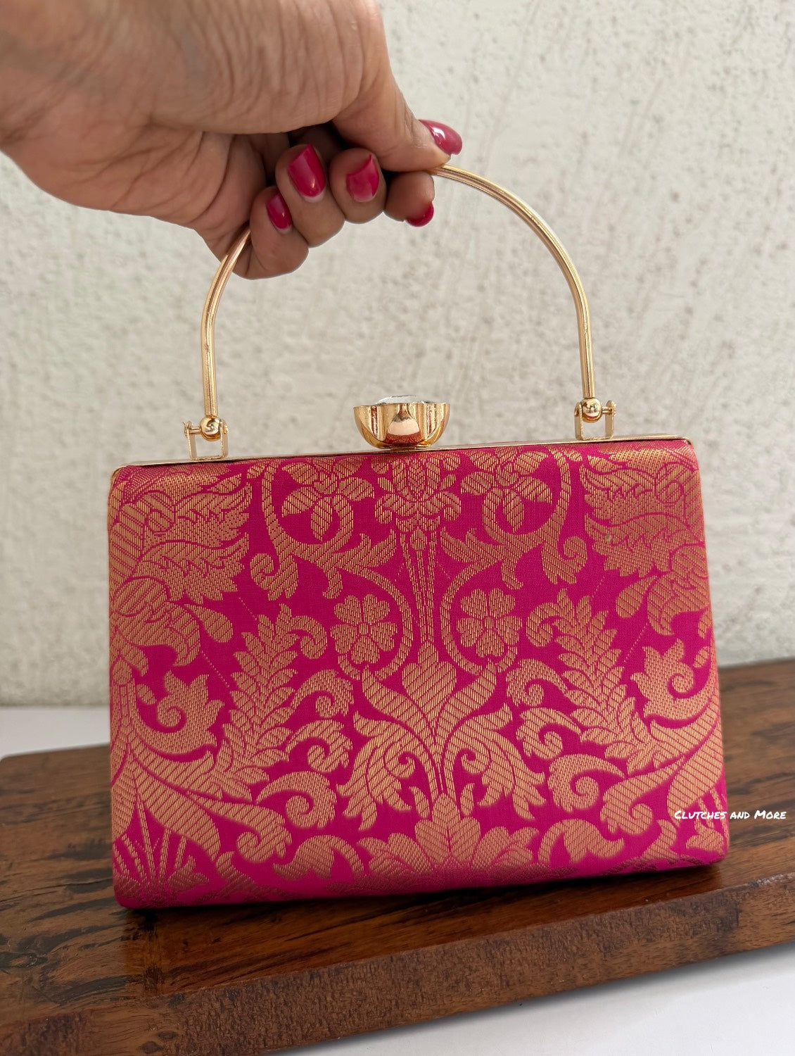 Hoor Banarsi Clutch Pink