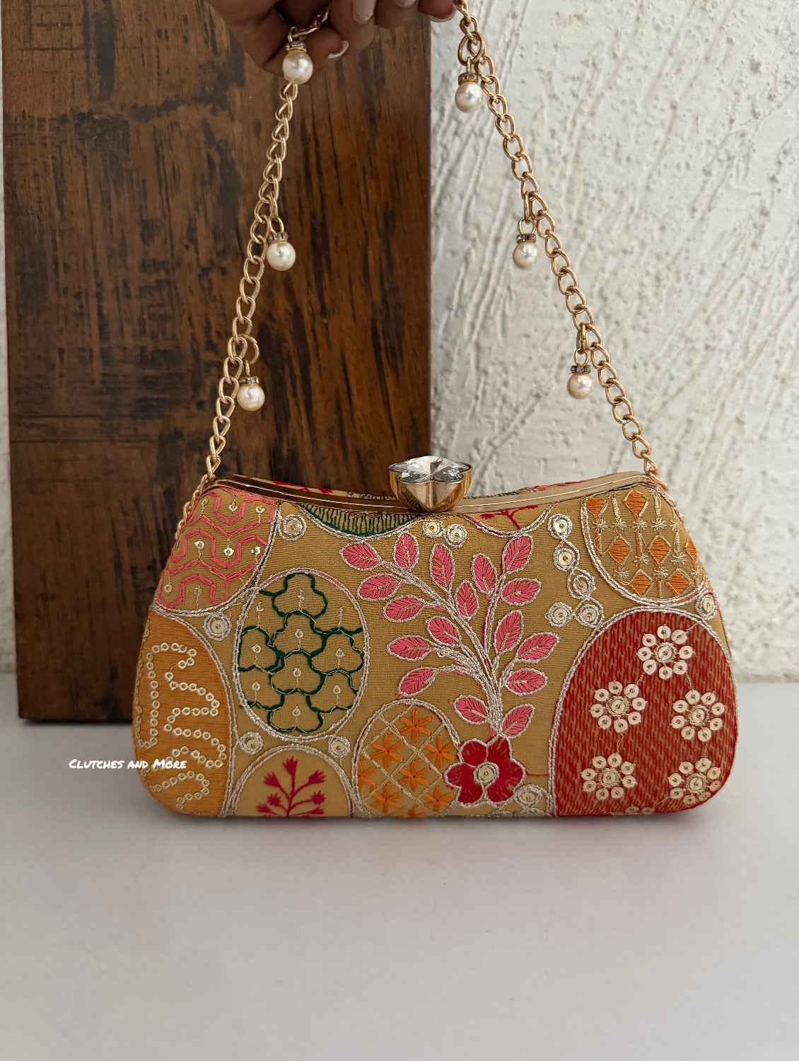 Lakhnawi Chikankari Box Clutch