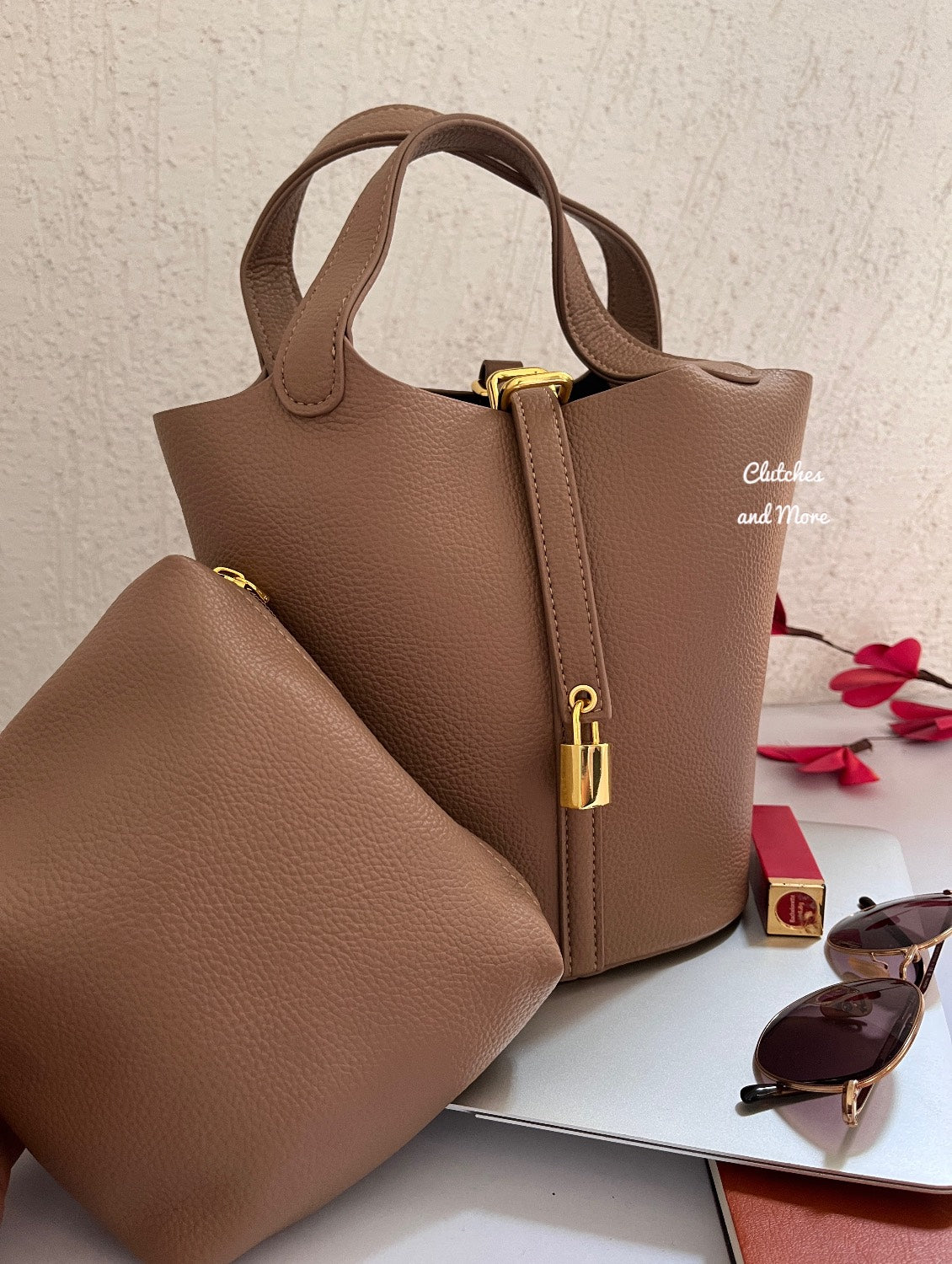 Lock it Bucket Bag Nude Brown