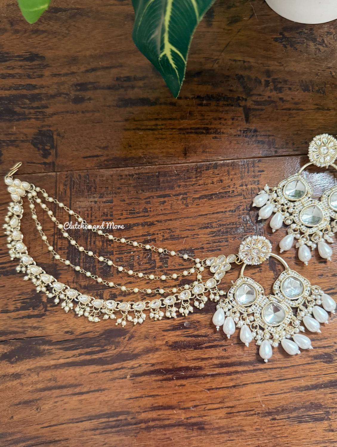 Nayra Chandbalis With Earchains