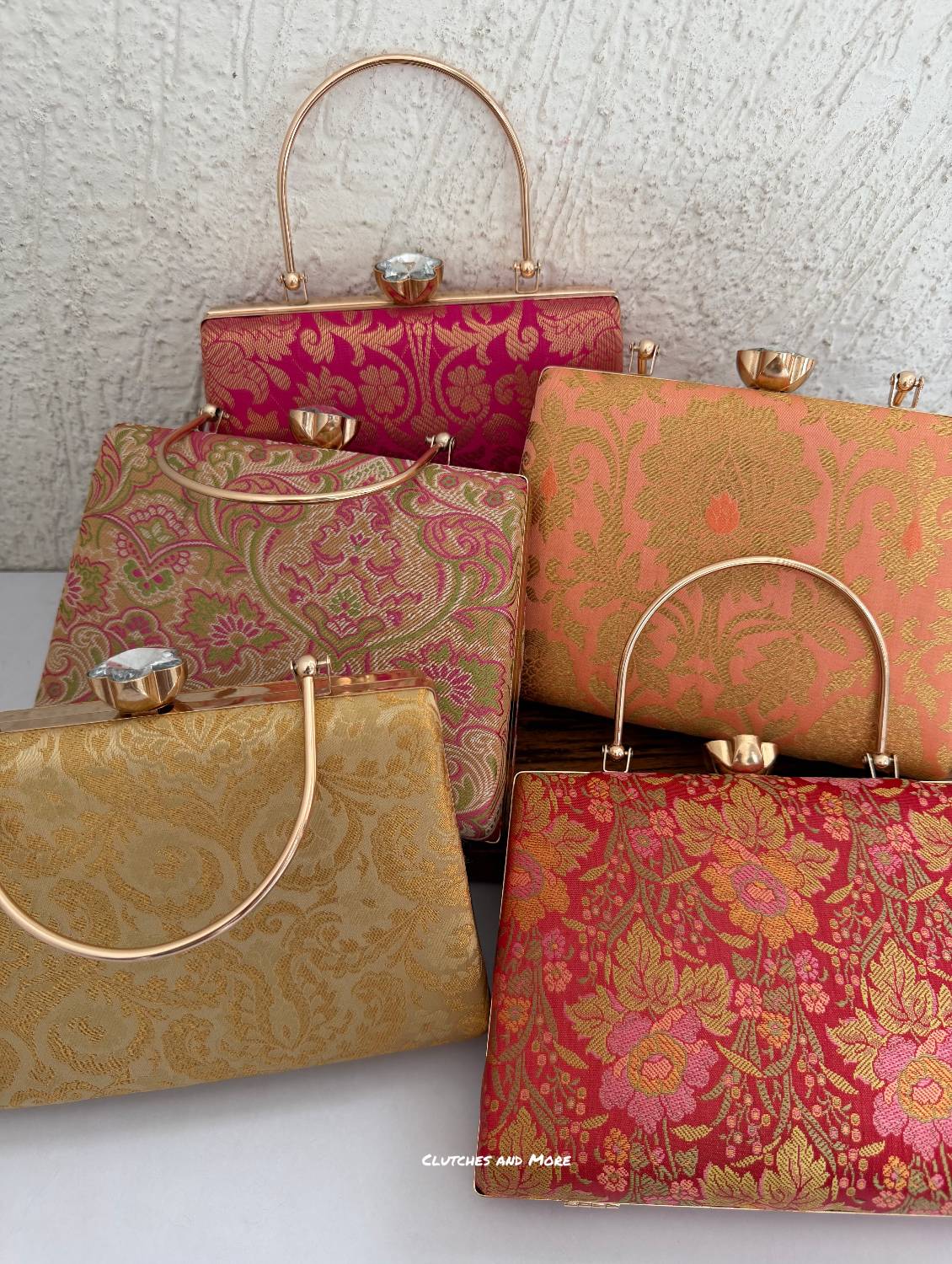 Hoor Banarsi Clutch Pink