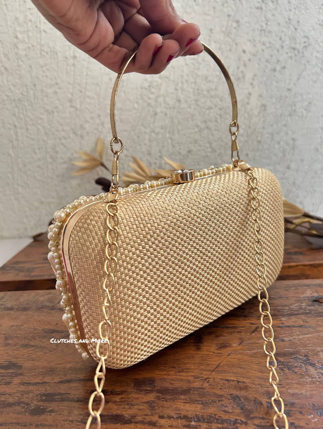 Penny Pearl Clutch Gold