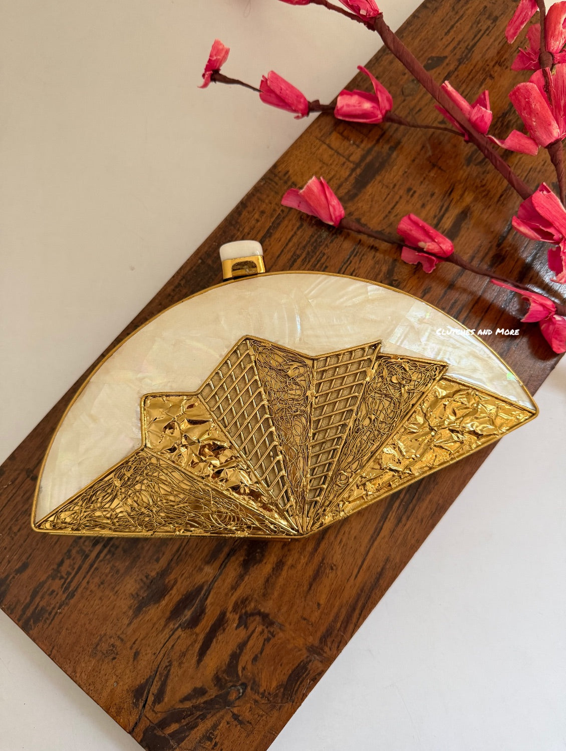 Cleaopatra Mother Of Pearl  Clutch