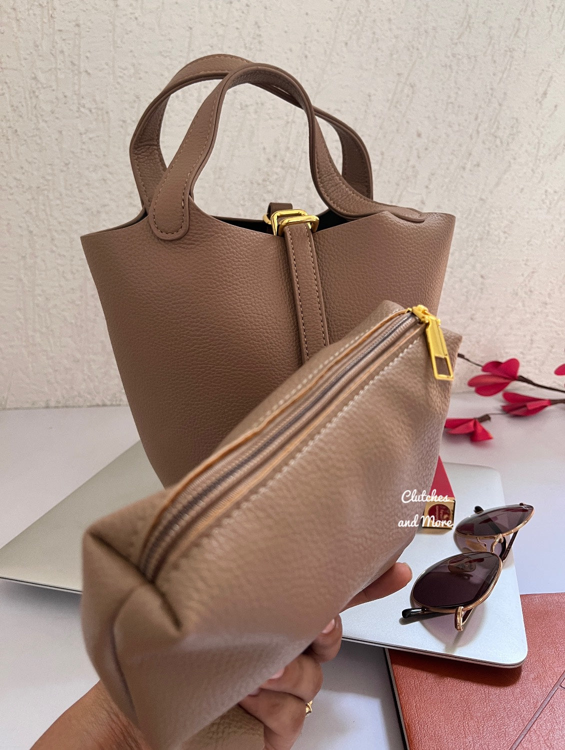 Lock it Bucket Bag Nude Brown