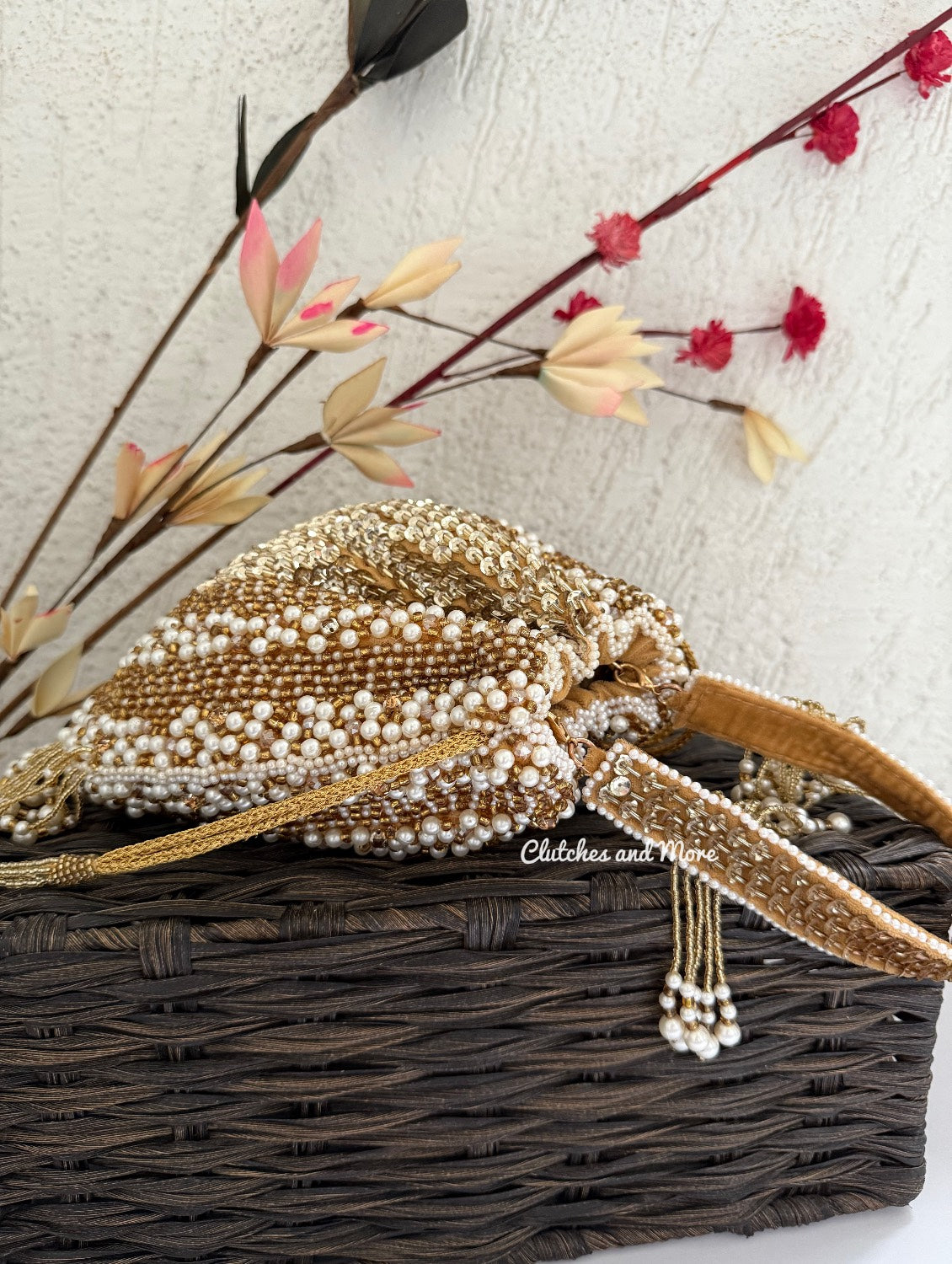 Jhalak Gold White Potli