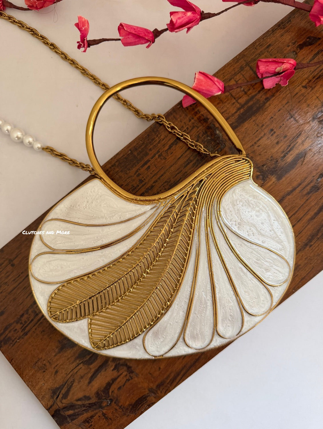 Sea Shell  Mother of Pearl  Clutch