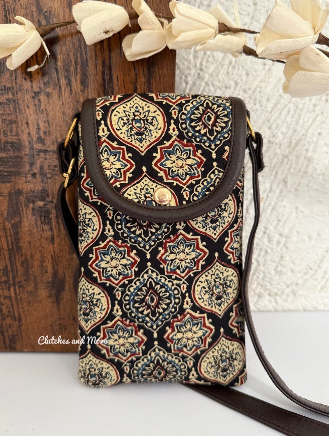Nia Mobile sling Pouches