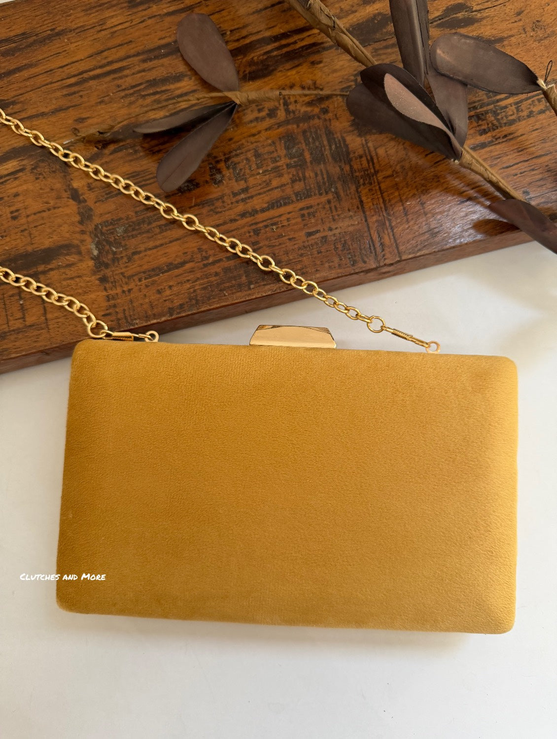 Elara Pearl and Shell Clutch Gold