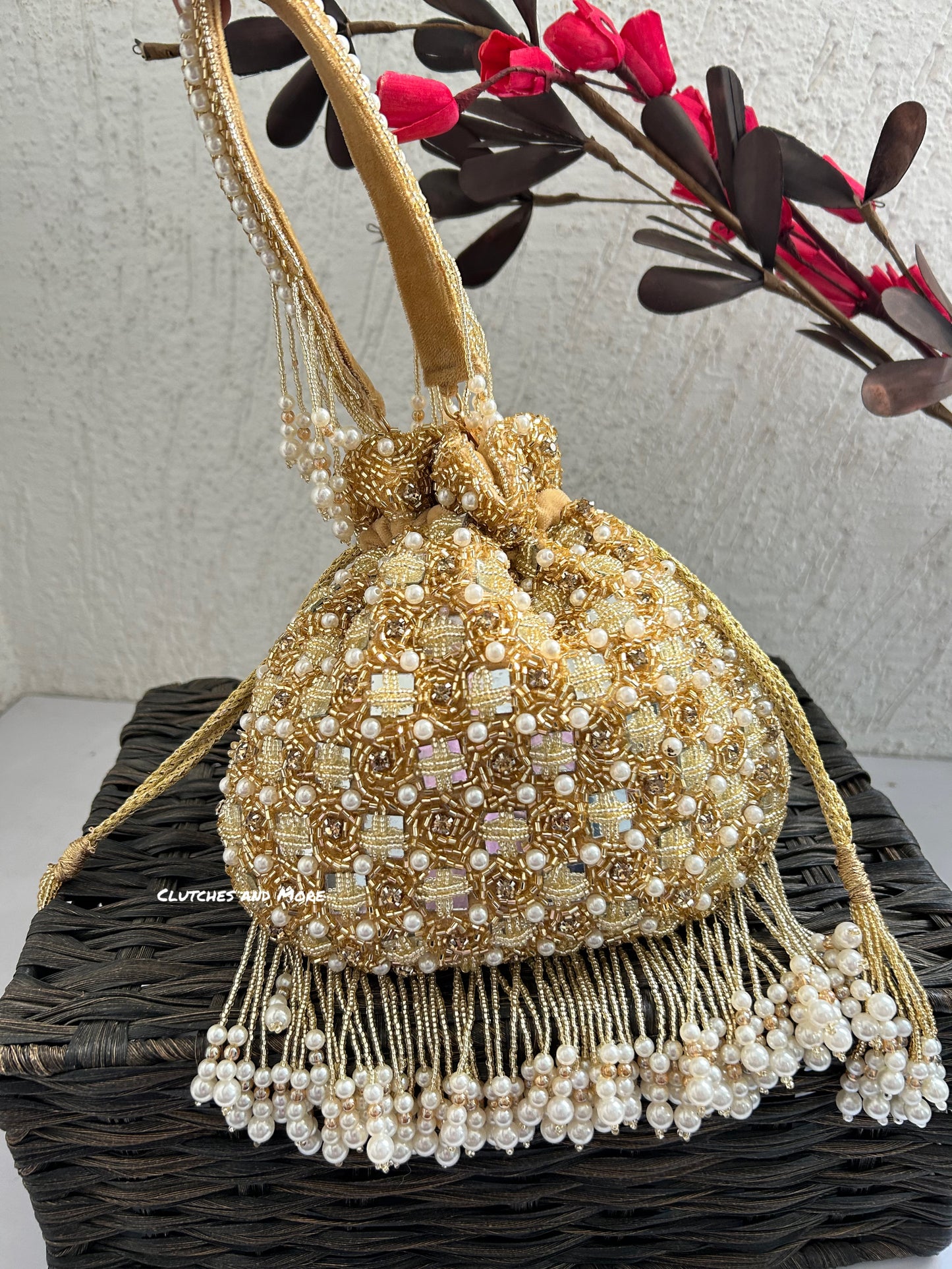 Nayra Gold Pearl Potli