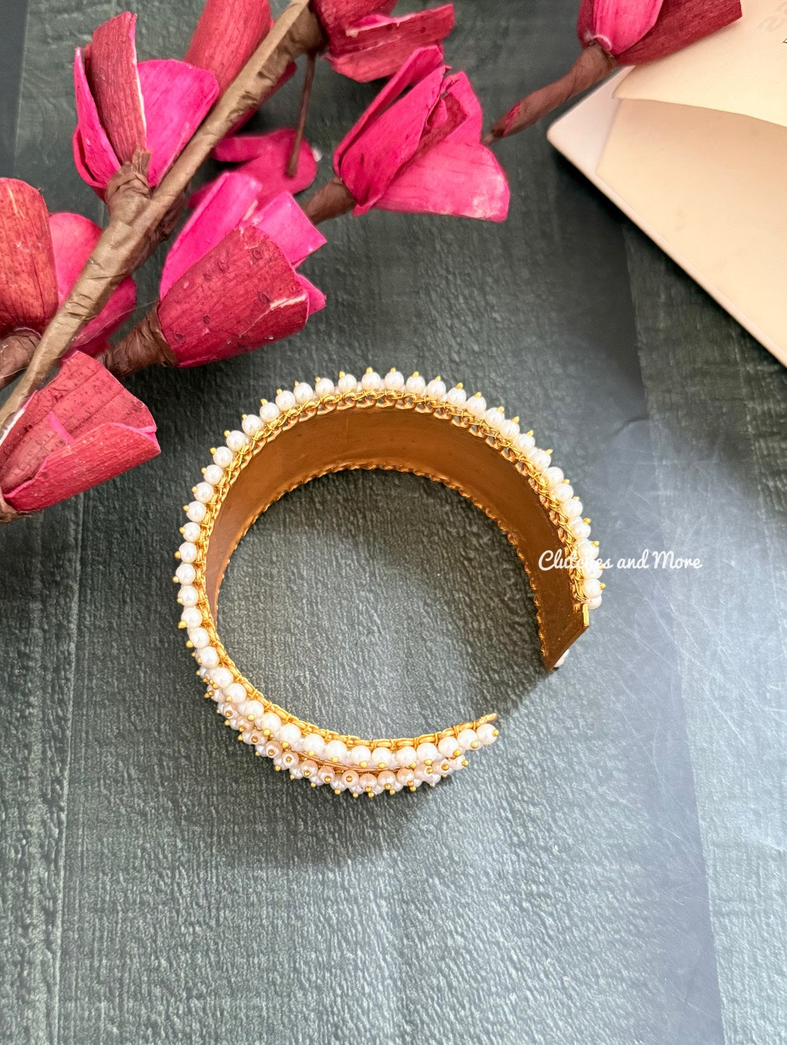 gauhar-e-pearl handcuff