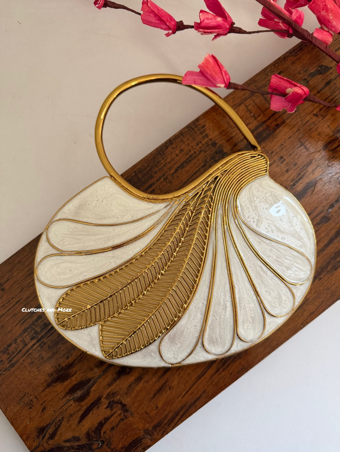 Sea Shell  Mother of Pearl  Clutch