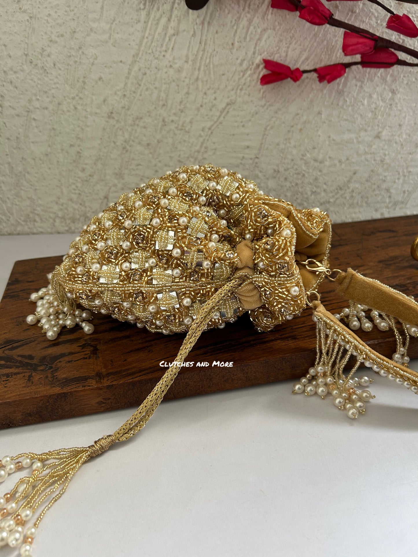 Nayra Gold Pearl Potli