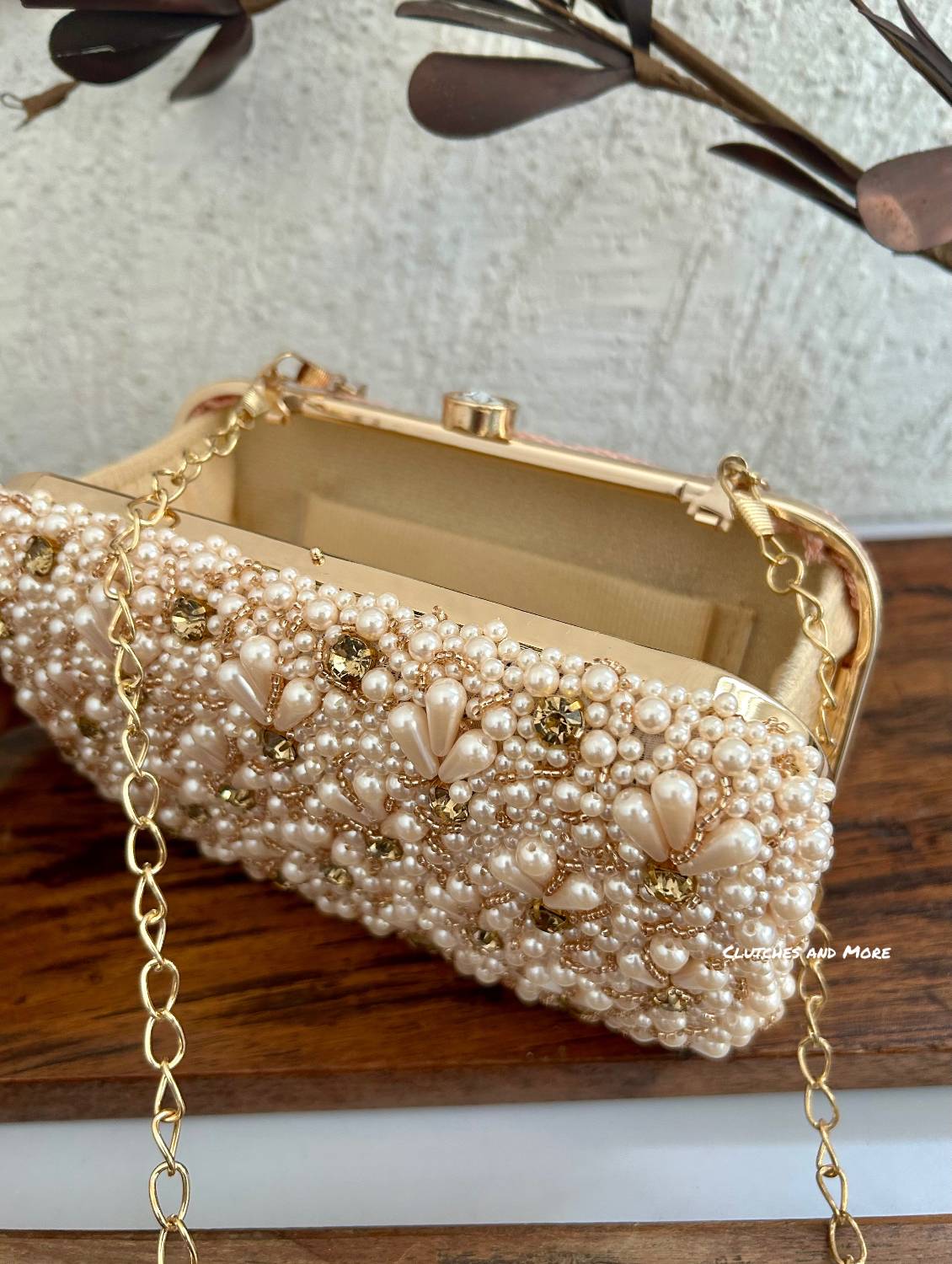 Penny Pearl Clutch Gold