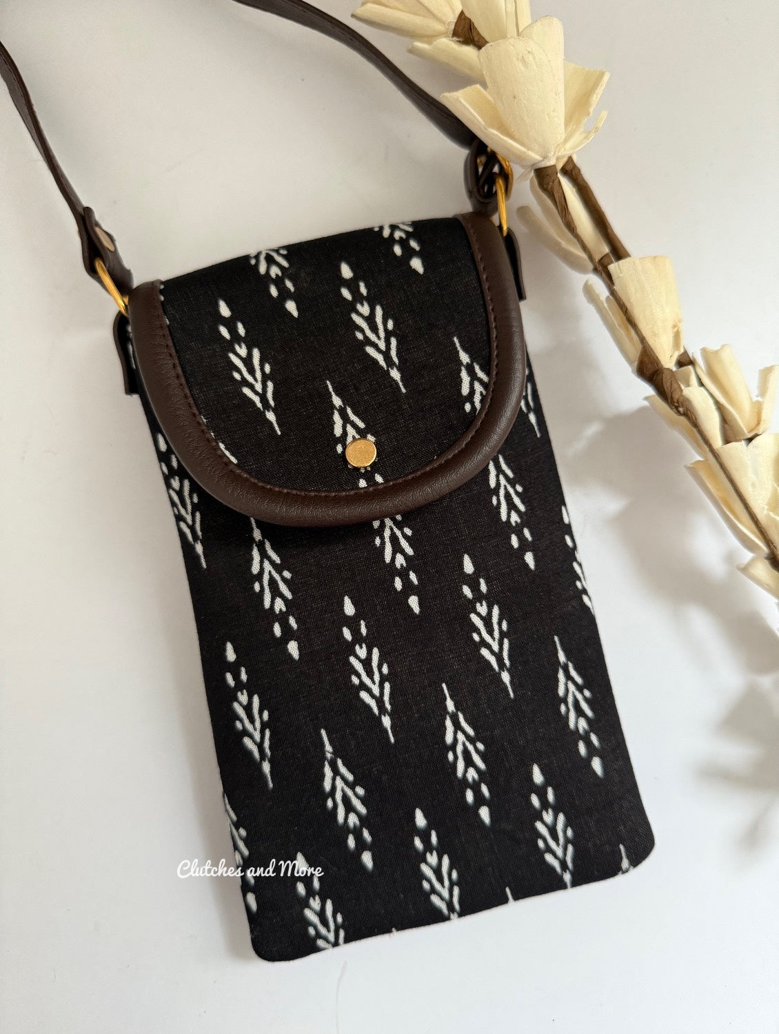 Nia Mobile sling Pouches