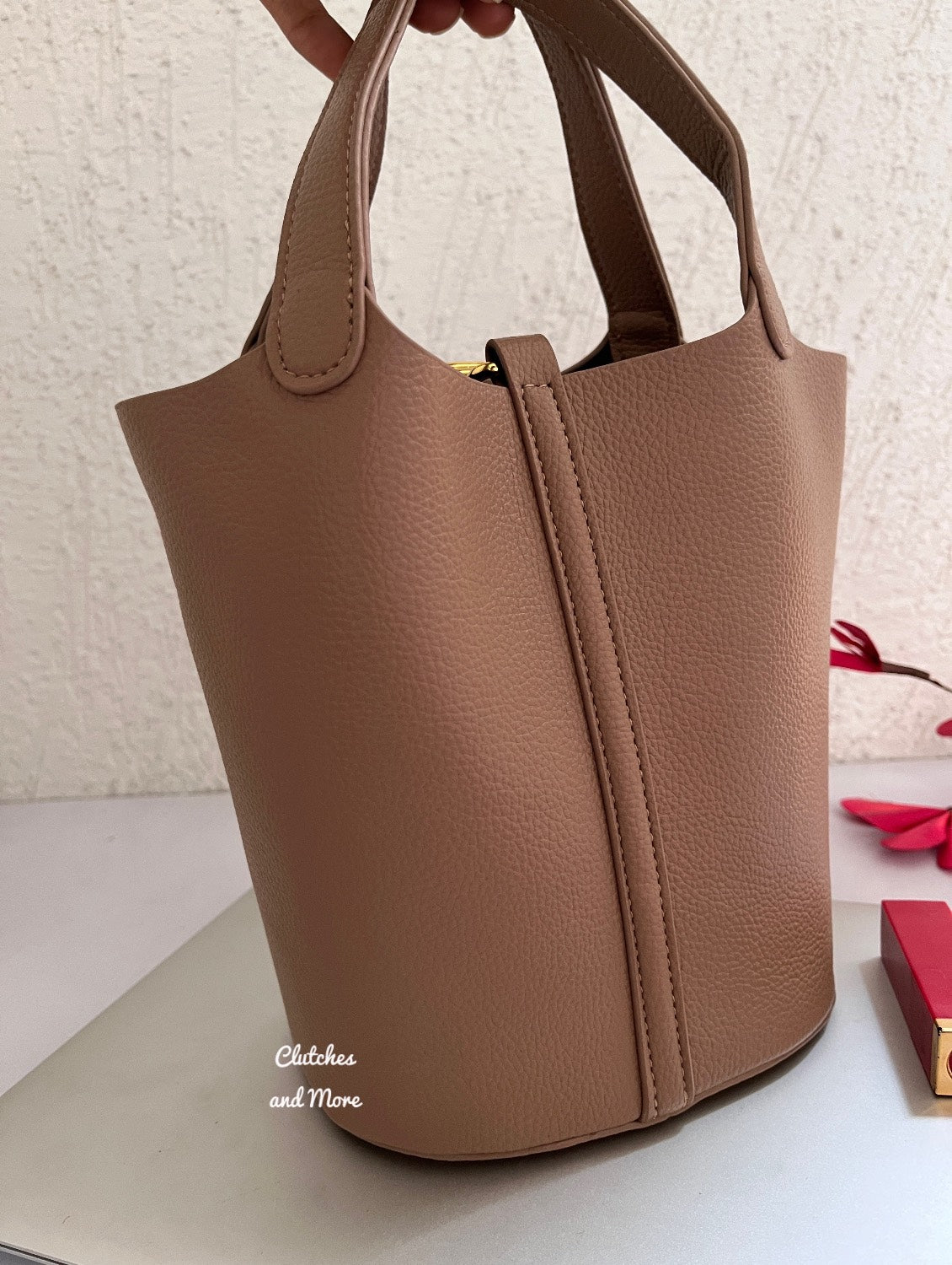 Lock it Bucket Bag Nude Brown