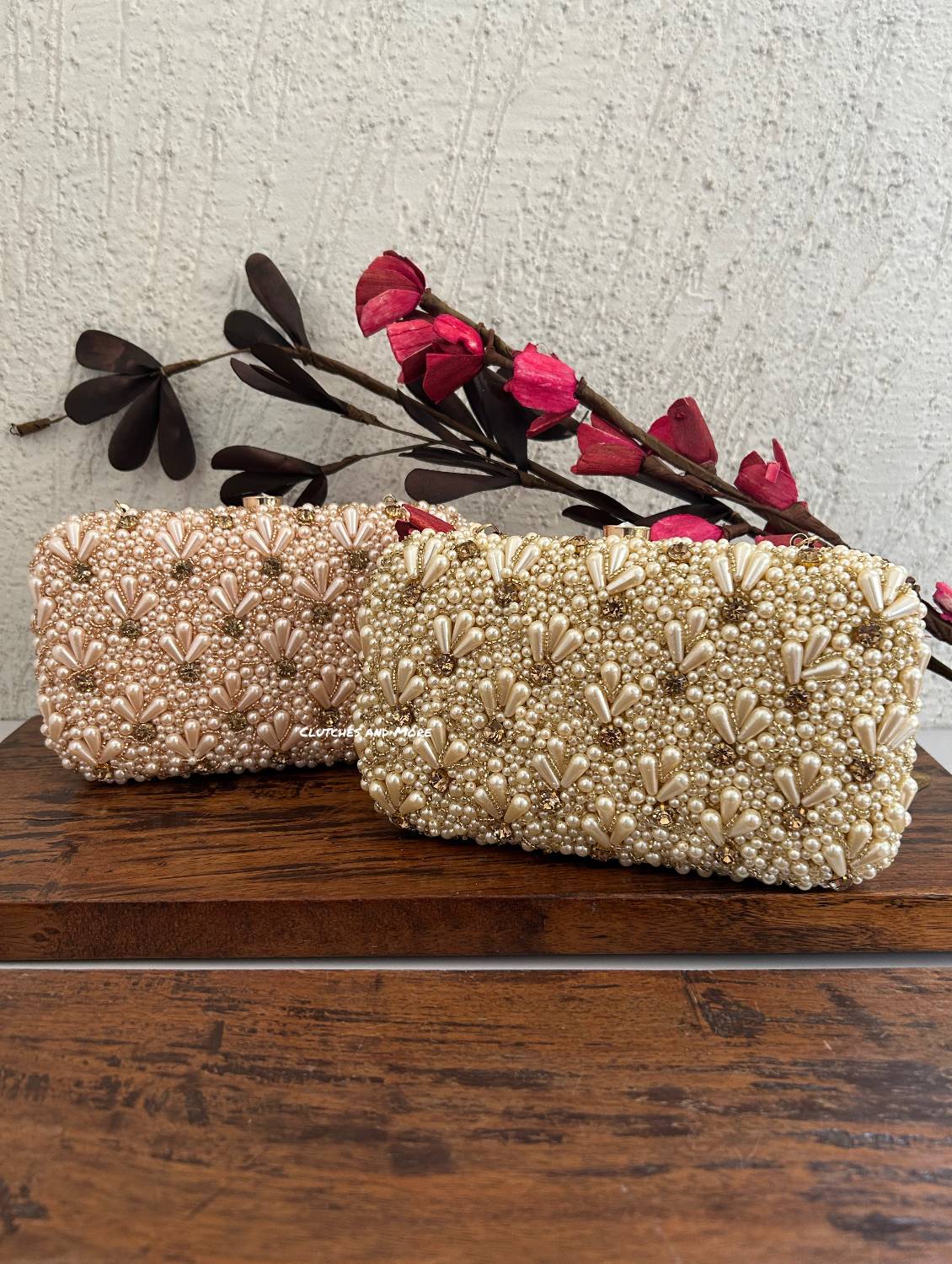 Penny Pearl Clutch Gold