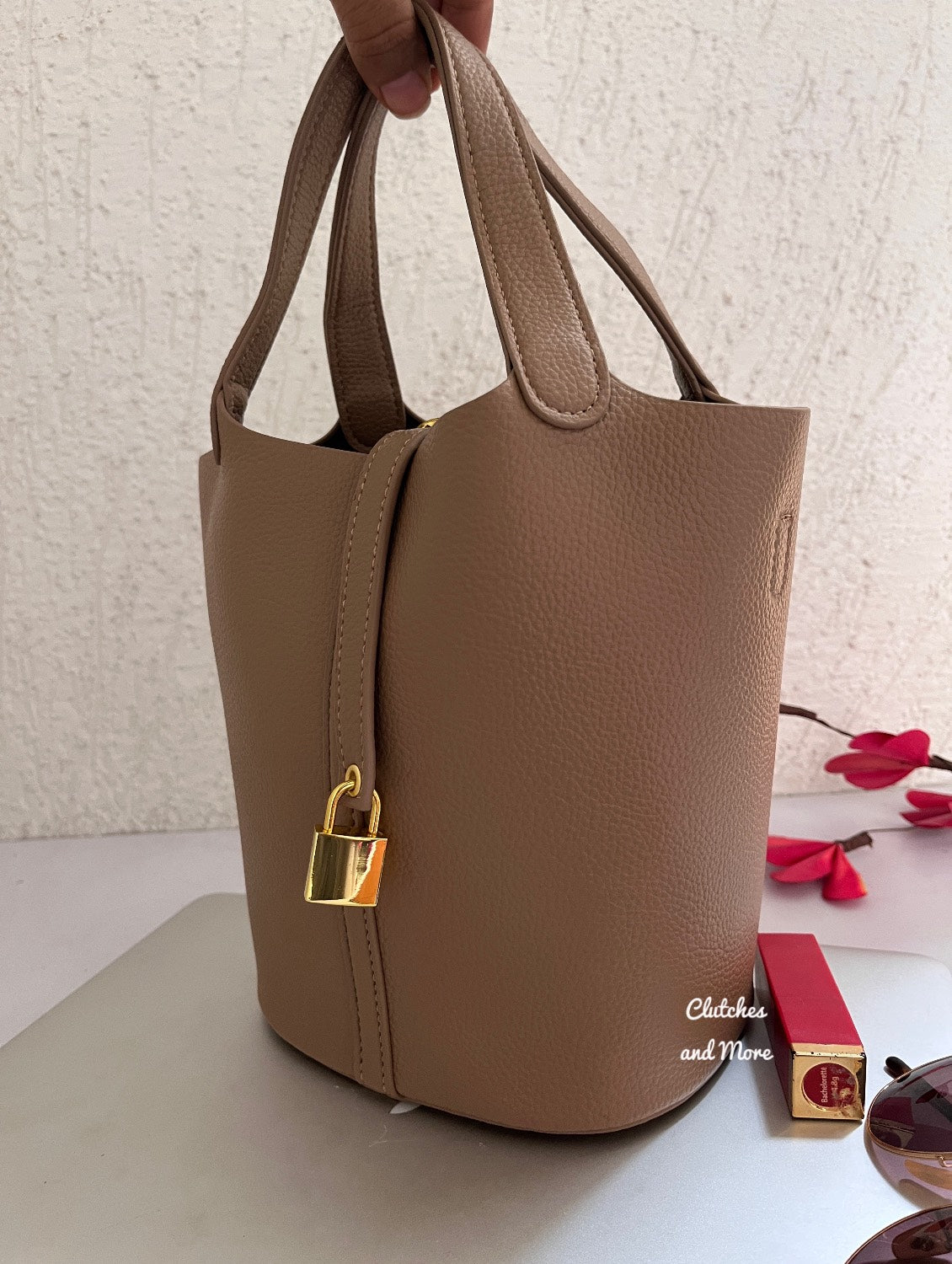 Lock it Bucket Bag Nude Brown