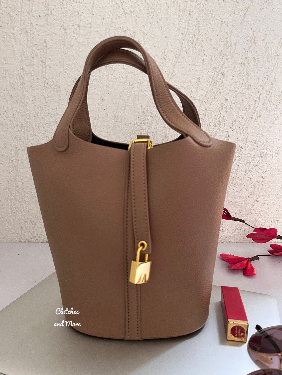 Lock it Bucket Bag Nude Brown