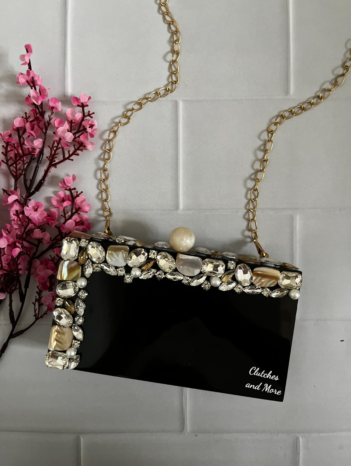 Black resin clutch