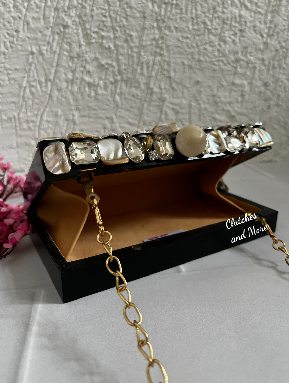 Black resin clutch