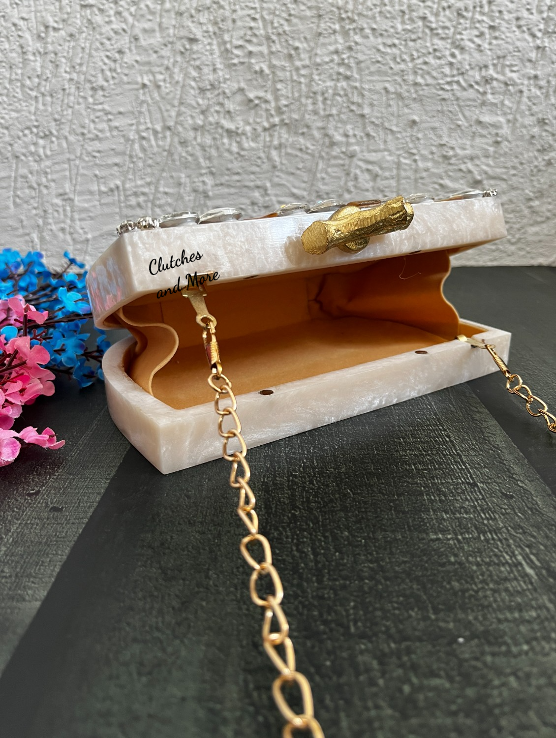 D-shape resin clutch