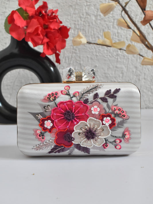 Blooming flowers white clutch