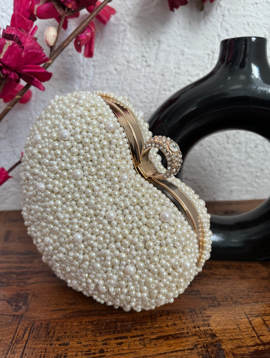 Heart pearl clutch