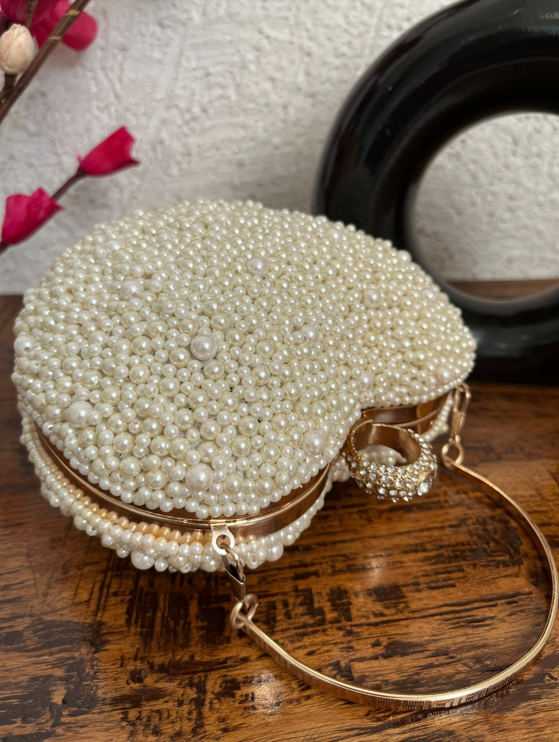 Heart pearl clutch